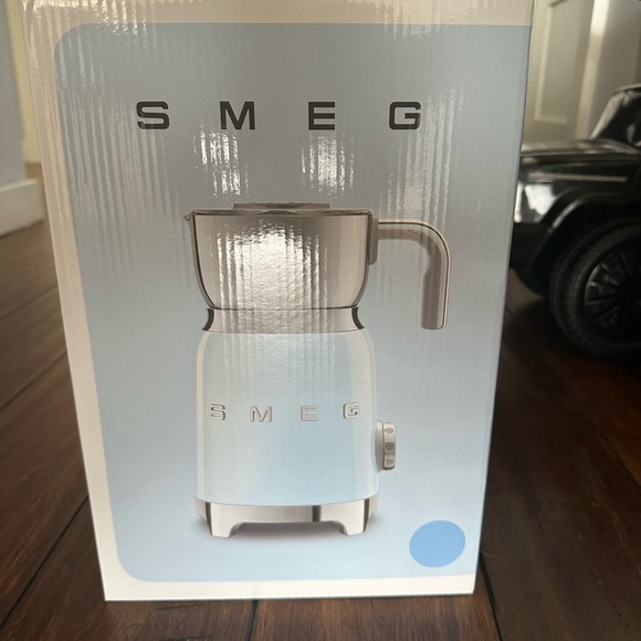 Smeg blue milk frother - Picture 5 of 5